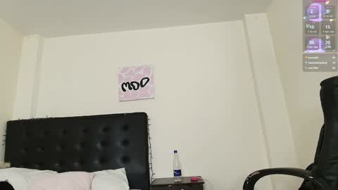 Snapshot of amabella_w chatting on 01-06-25, 02:04 Isabella online show from 01-06-25, 02:04