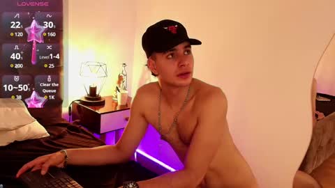 Snapshot of amadeo_wild chatting on 12-02-24, 05:04 Amadeo Wild online show from 12-02-24, 05:04