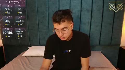 Snapshot of amadeo_wild chatting on 12-21-24, 06:23 Amadeo Wild online show from 12-21-24, 06:23