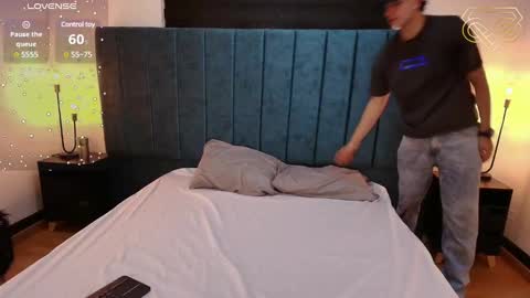 Snapshot of amadeo_wild chatting on 12-29-24, 04:40 Amadeo Wild online show from 12-29-24, 04:40