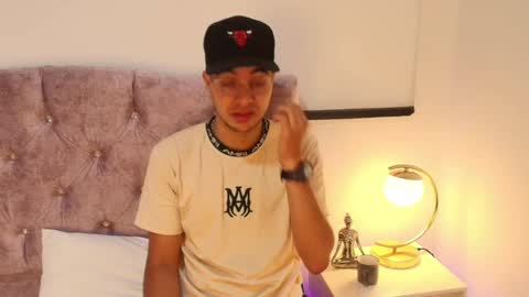 Snapshot of amadeo_wild chatting on 01-12-25, 12:01 Amadeo Wild online show from 01-12-25, 12:01