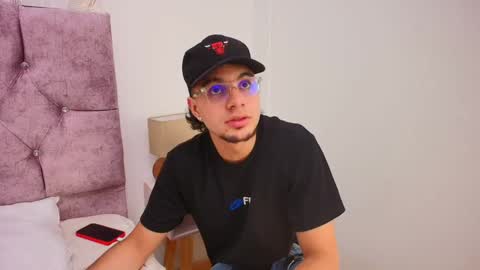 Snapshot of amadeo_wild chatting on 02-06-25, 03:20 Amadeo Wild online show from 02-06-25, 03:20