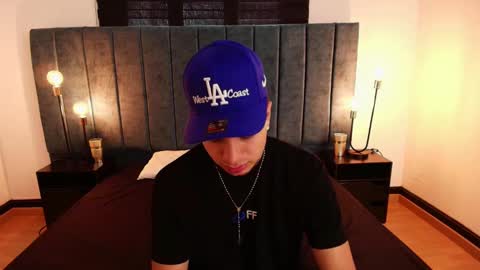 Snapshot of amadeo_wild chatting on 02-15-25, 03:39 Amadeo Wild online show from 02-15-25, 03:39