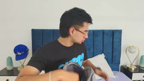 Snapshot of amadeo_wild chatting on 03-09-25, 02:21 Amadeo Wild online show from 03-09-25, 02:21