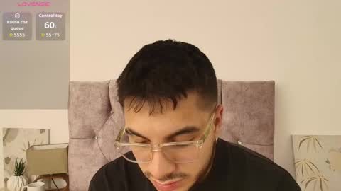 Snapshot of amadeo_wild chatting on 10-26-25, 04:29 Amadeo Wild online show from 10-26-25, 04:29