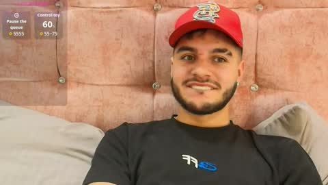 Snapshot of amadeo_wild chatting on 11-28-25, 04:53 Amadeo Wild online show from 11-28-25, 04:53