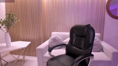 Amalia cruss online show from 09-20-25, 08:10