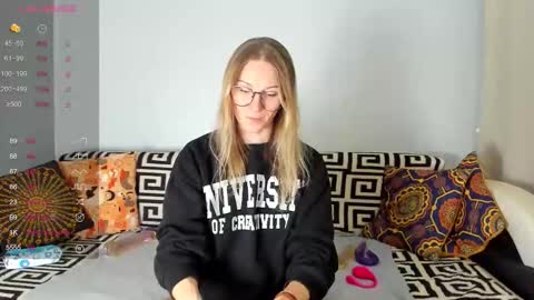 Amalia online show from 11-23-25, 08:03