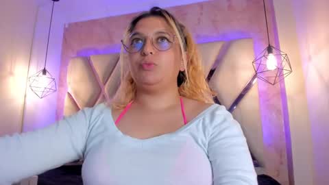 Snapshot of amalia_rosse_ chatting on 01-14-25, 08:20 Amalia Im Back See you soon this January 7 at 10 pm Colombia time online show from 01-14-25, 08:20