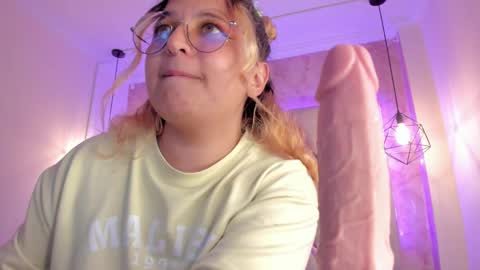 Snapshot of amalia_rosse_ chatting on 02-16-25, 06:21 Amalia Im Back See you soon this January 7 at 10 pm Colombia time online show from 02-16-25, 06:21
