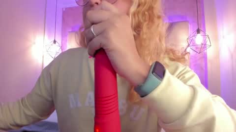 Snapshot of amalia_rosse_ chatting on 02-24-25, 05:33 Amalia Im Back See you soon this January 7 at 10 pm Colombia time online show from 02-24-25, 05:33