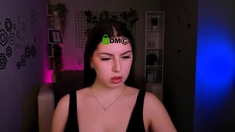 Snapshot of amalialowell chatting on 05-13-26, 09:28 Amalia online show from 05-13-26, 09:28