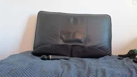 Amalia    online show from 10-29-25, 08:16