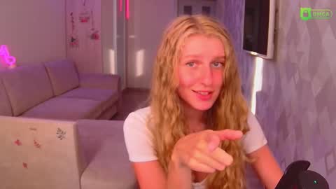 Amalia online show from 09-20-25, 02:18