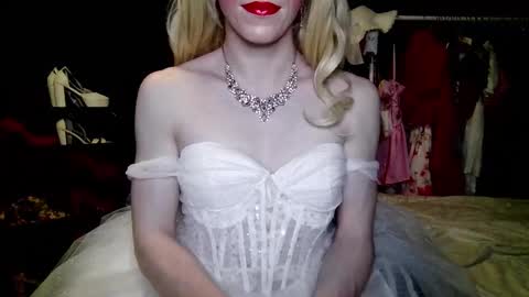 Snapshot of amaliecd chatting on 11-02-25, 06:43 Amalie online show from 11-02-25, 06:43