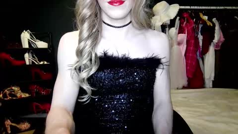 Snapshot of amaliecd chatting on 11-14-25, 08:51 Amalie online show from 11-14-25, 08:51