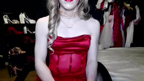 Snapshot of amaliecd chatting on 12-04-25, 10:07 Amalie online show from 12-04-25, 10:07