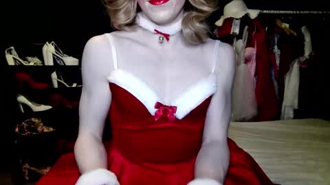 Snapshot of amaliecd chatting on 12-14-25, 06:56 Amalie online show from 12-14-25, 06:56