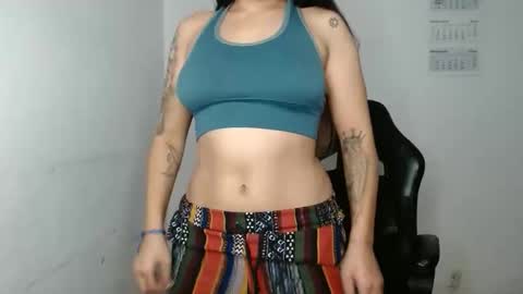 The queen of the biceps  online show from 11-21-25, 11:47