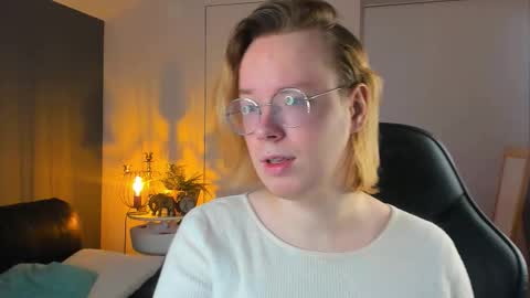 Hi im Amanda online show from 10-18-25, 10:05