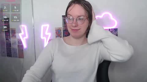 Snapshot of amanda_butlerr chatting on 04-17-26, 10:40 Hi im Amanda online show from 04-17-26, 10:40