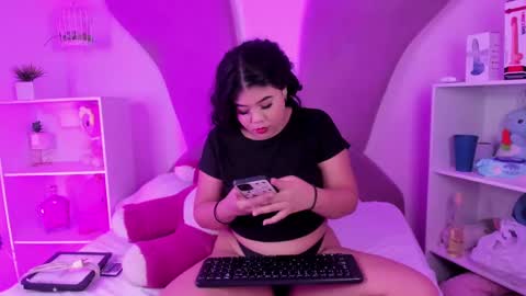 Snapshot of amanda_mooree chatting on 09-11-25, 04:01 Amanda online show from 09-11-25, 04:01