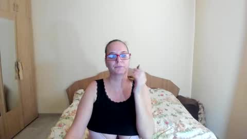 Snapshot of amanda_squirt chatting on 02-18-25, 12:06 amanda_squirt online show from 02-18-25, 12:06