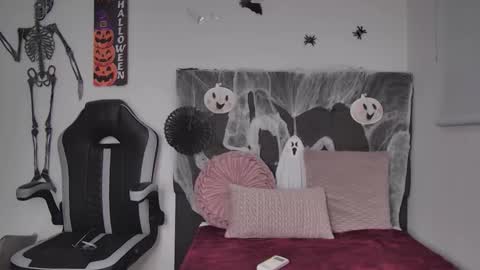 Amanda online show from 10-25-25, 12:40