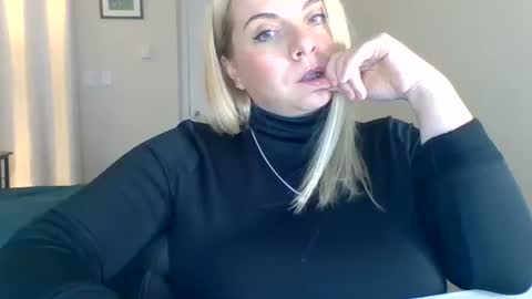 Amanda online show from 10-19-25, 07:25
