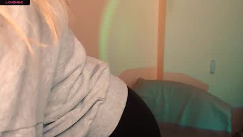 Snapshot of amandasentin chatting on 11-01-25, 08:38 Amanda online show from 11-01-25, 08:38