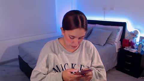 Snapshot of amarat_jolie chatting on 01-07-25, 04:37 Mila online show from 01-07-25, 04:37