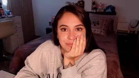 Snapshot of amarat_jolie chatting on 02-26-26, 03:27 Mila online show from 02-26-26, 03:27