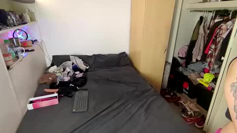 Kissra online show from 02-12-25, 04:12