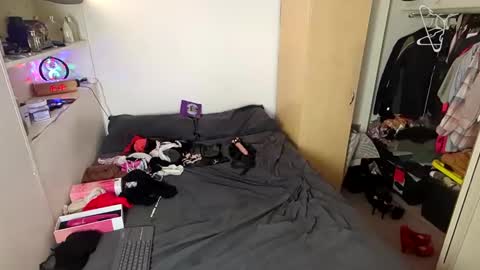 Kissra online show from 02-17-25, 10:36