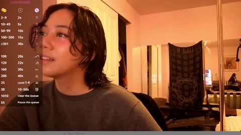 Snapshot of amateuroras chatting on 05-20-26, 05:13 leash online show from 05-20-26, 05:13