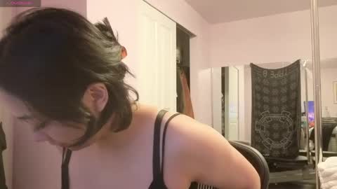 Snapshot of amateuroras chatting on 05-28-26, 08:55 leash online show from 05-28-26, 08:55