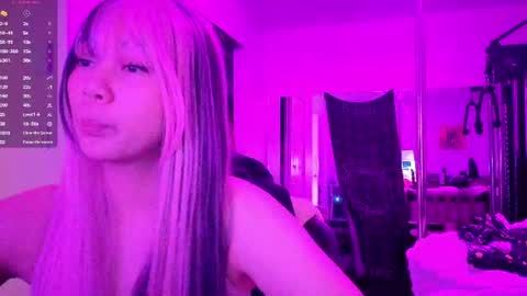 Snapshot of amateuroras chatting on 06-14-26, 08:05 leash online show from 06-14-26, 08:05