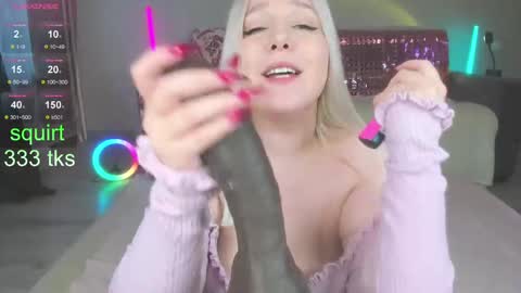 Snapshot of amazongirls chatting on 02-10-25, 10:53 Im Mandy and I love to play in public and do crazy in PVT online show from 02-10-25, 10:53