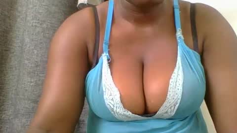 Snapshot of ambar_jasiri chatting on 01-06-25, 09:52 Mia online show from 01-06-25, 09:52