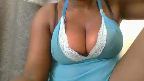 Snapshot of ambar_jasiri chatting on 01-08-25, 12:15 Mia online show from 01-08-25, 12:15