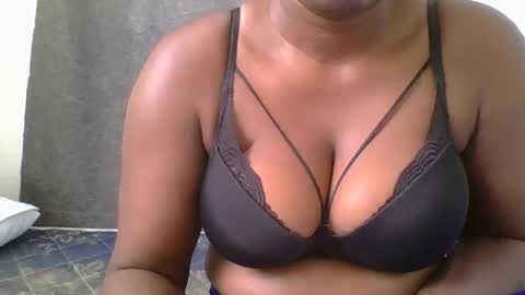 Snapshot of ambar_jasiri chatting on 10-03-25, 11:29 Mia online show from 10-03-25, 11:29