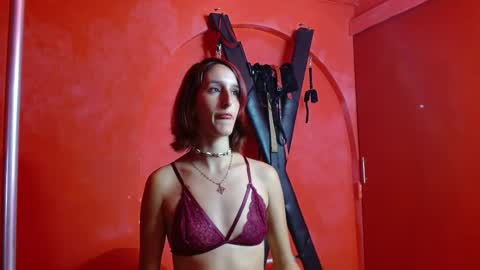 Snapshot of ambar_roux1 chatting on 03-03-25, 01:42 ambar_roux1 online show from 03-03-25, 01:42