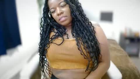 Amoya online show from 10-13-25, 01:11