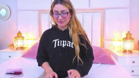 AmbarSantany  online show from 03-25-26, 11:22