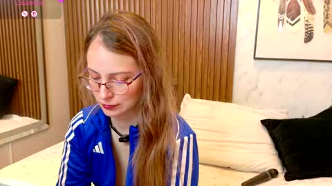 .  Amber Wood  . online show from 05-09-26, 12:10