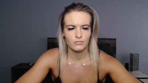 Snapshot of amber__xoxo chatting on 05-18-26, 02:45 Amber online show from 05-18-26, 02:45