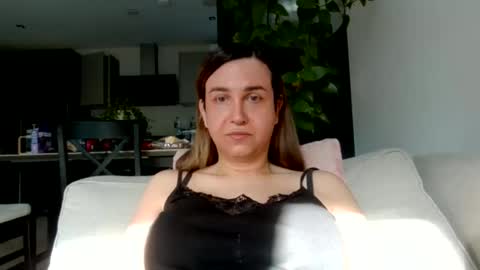Snapshot of amber_bee chatting on 10-21-25, 12:50 Elena online show from 10-21-25, 12:50