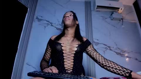Snapshot of amber_diior chatting on 03-08-26, 01:47 Amber online show from 03-08-26, 01:47