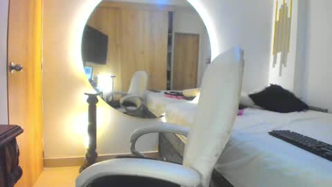 Amber Disney online show from 02-20-25, 10:48