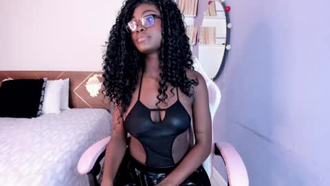 Snapshot of amber_maxwell chatting on 01-04-25, 08:37 Amber online show from 01-04-25, 08:37